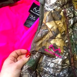 Only worn once or twice real warm!